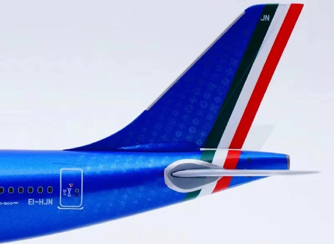 Italy  Airlines Airbus A350-900 Airplane Model (33.5CM)