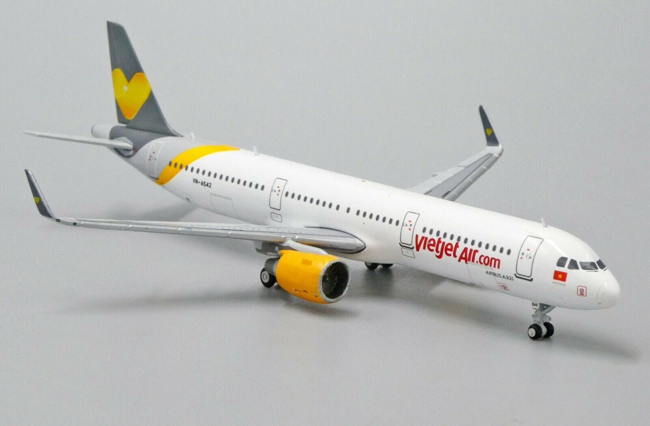 Vietjet Airlines Airbus A321 Airplane Model VN-A542 (1/400 Scale)