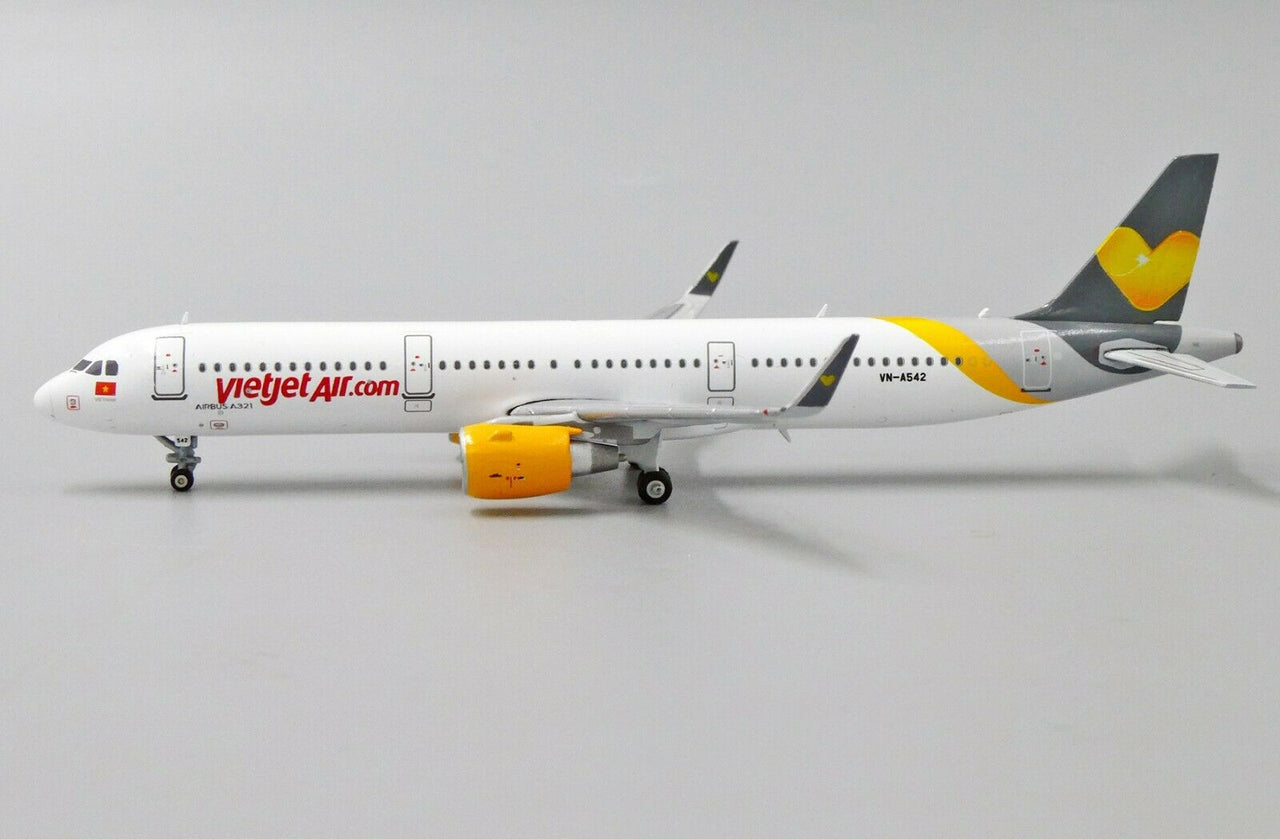 Vietjet Airlines Airbus A321 Airplane Model VN-A542 (1/400 Scale)