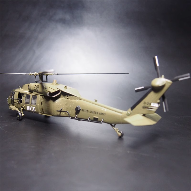 1/72 Sikorsky UH-60 Black Hawk Helicopter Model