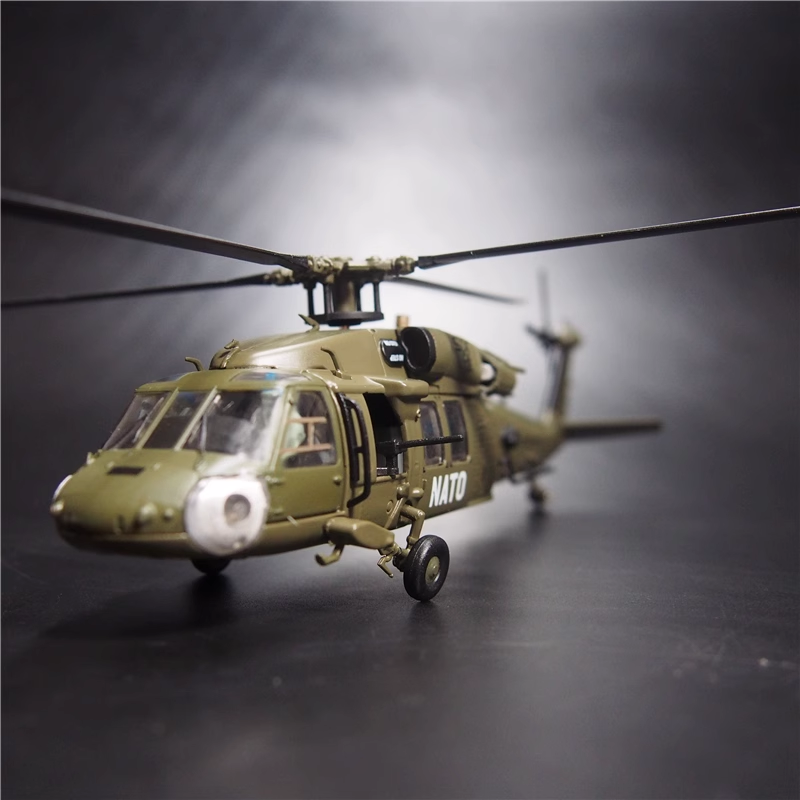 1/72 Sikorsky UH-60 Black Hawk Helicopter Model