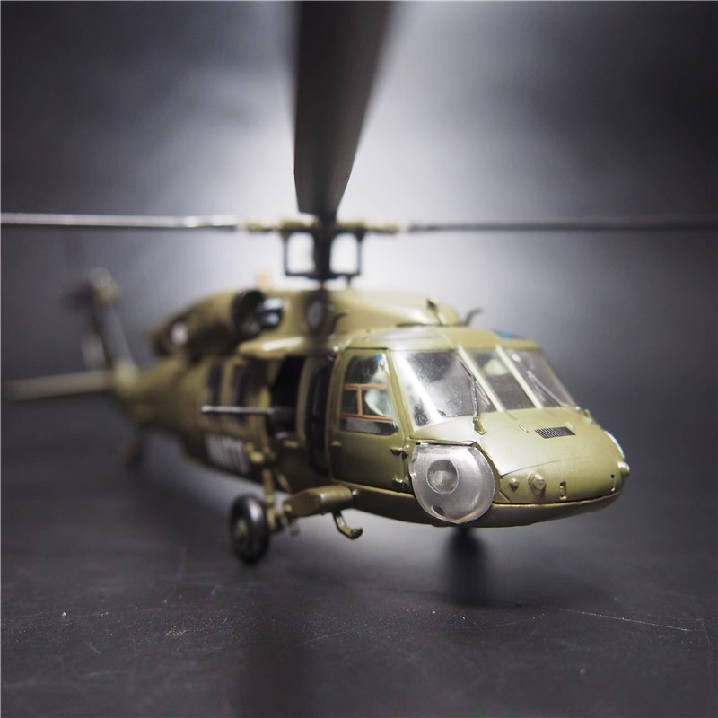 1/72 Sikorsky UH-60 Black Hawk Helicopter Model