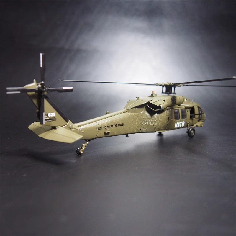 1/72 Sikorsky UH-60 Black Hawk Helicopter Model