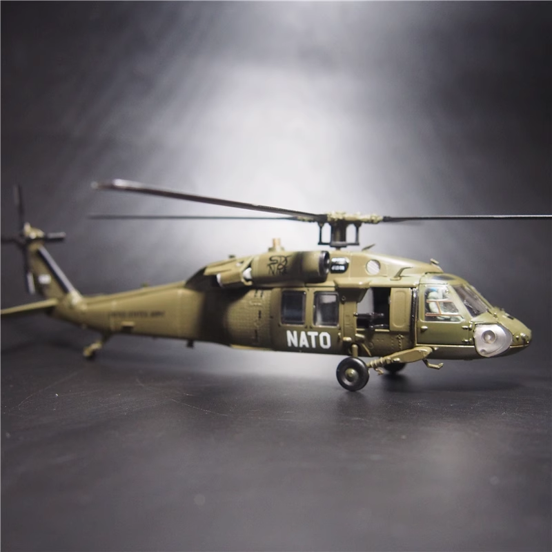 1/72 Sikorsky UH-60 Black Hawk Helicopter Model