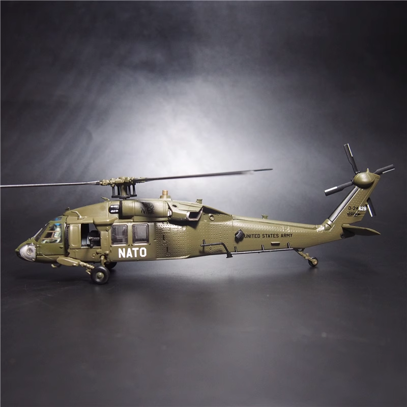 1/72 Sikorsky UH-60 Black Hawk Helicopter Model