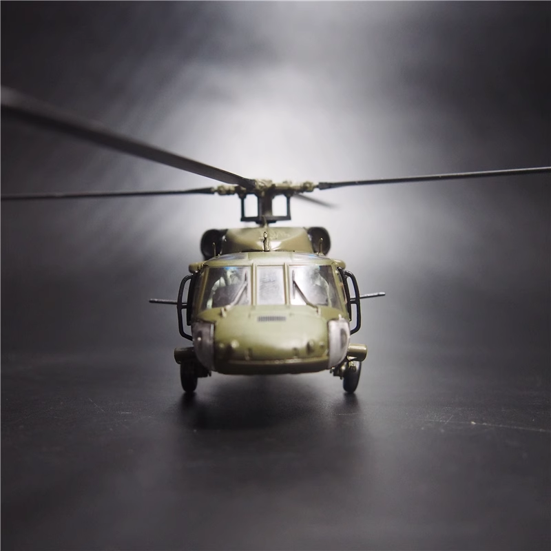 1/72 Sikorsky UH-60 Black Hawk Helicopter Model