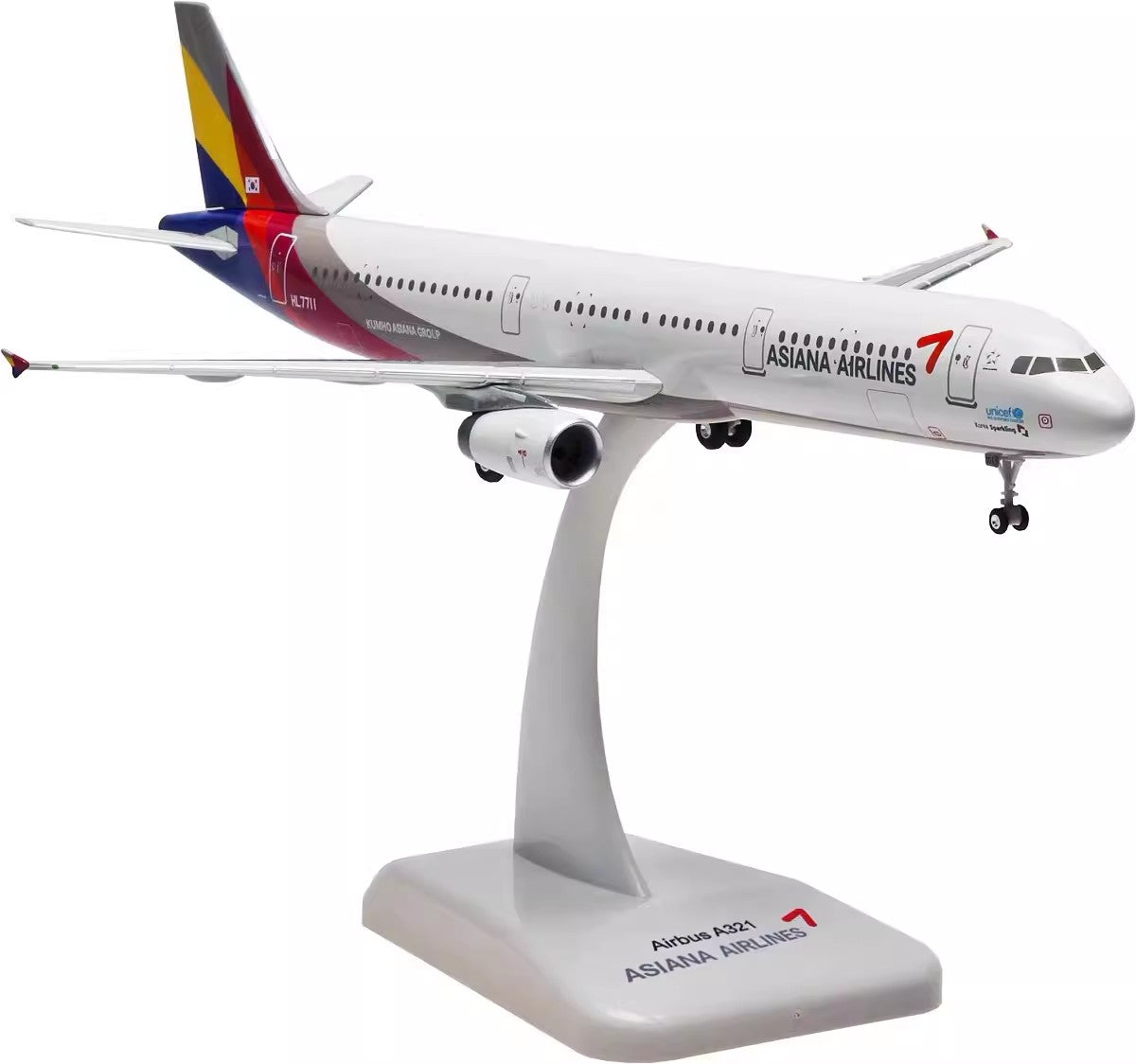 Asiana Airbus A321 Airplane Model HG0588GR (1/200 Scale - 20CM)