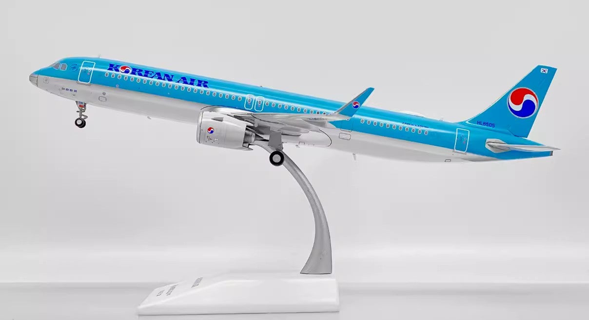 Korean Air Airbus A321Neo Airplane Model HL8505 (1/200 Scale - 22CM)