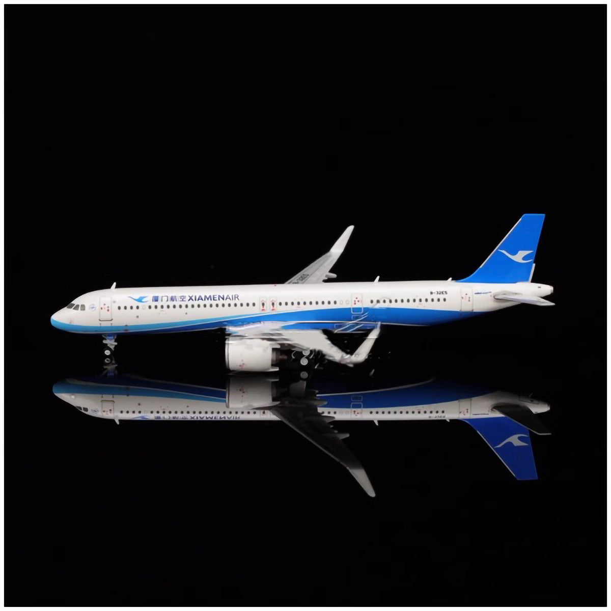 Xiamen Airlines Airbus A321neo Airplane Model (1/400 Scale)