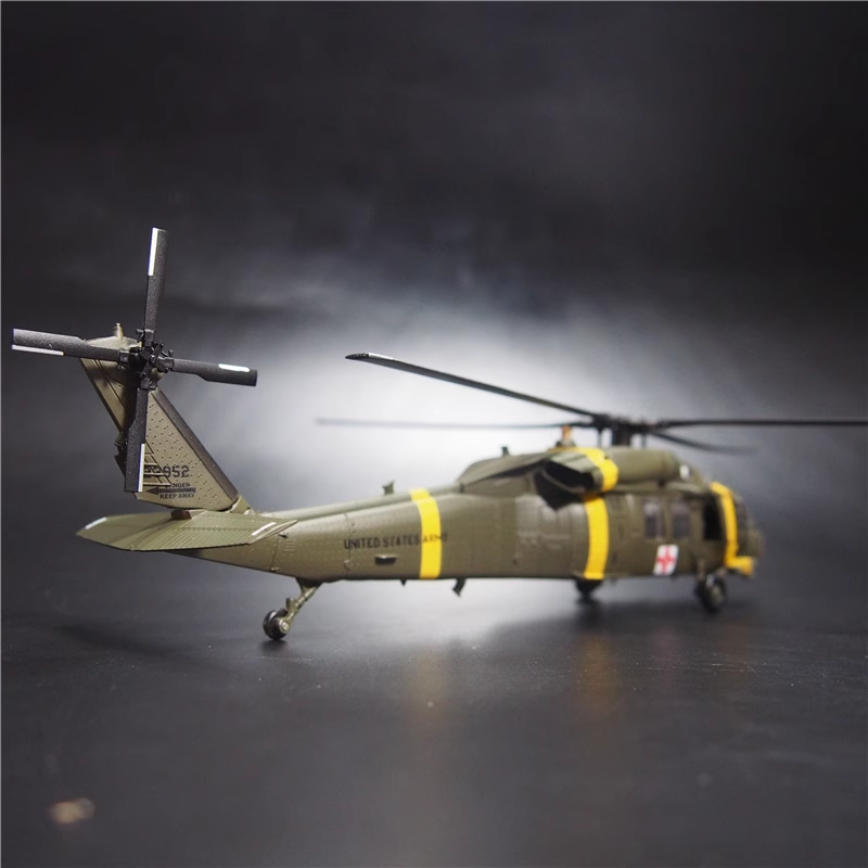 1/72 Sikorsky UH-60 Black Hawk Helicopter Model