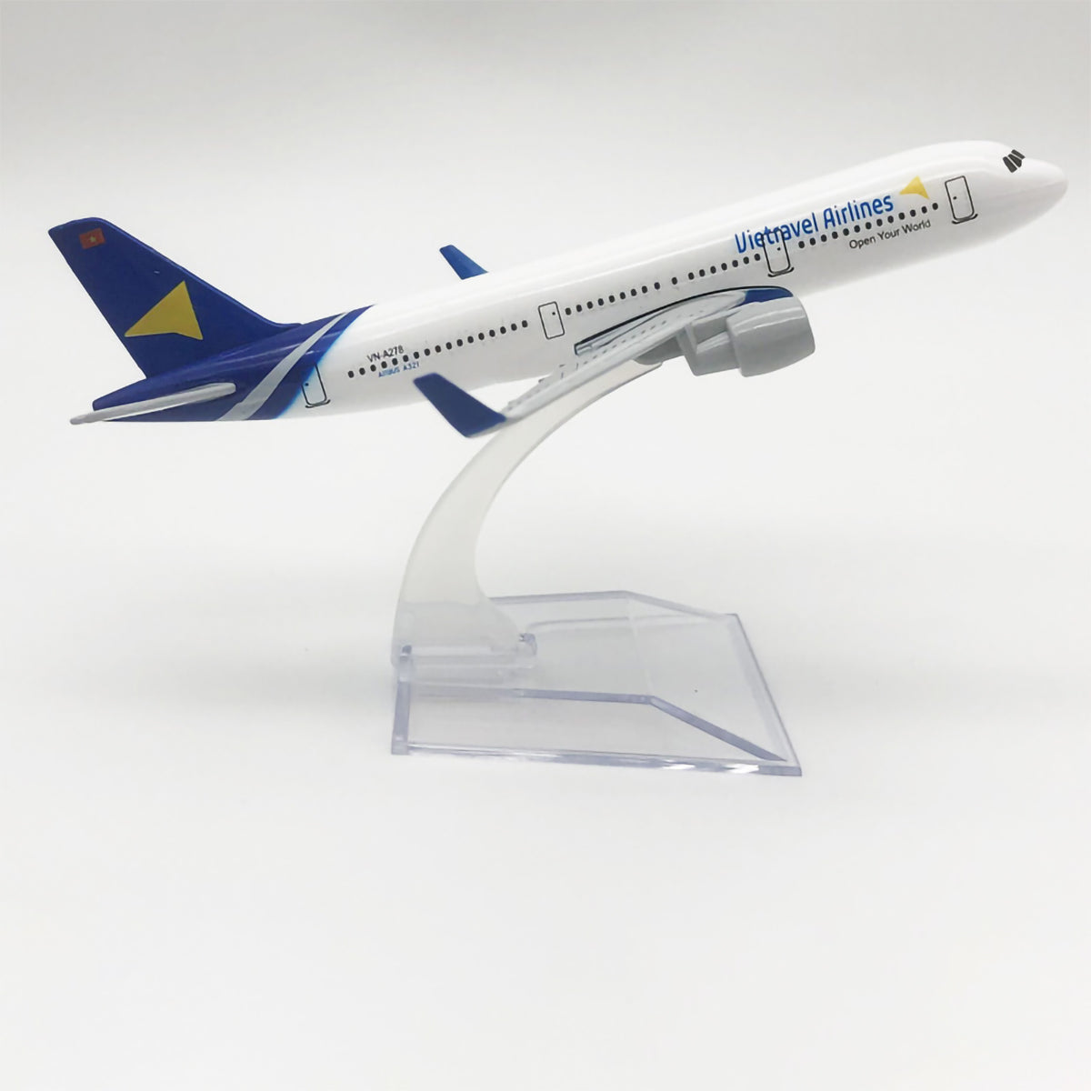 Vietravel Airlines Airbus A321 Airplane Model (16CM)