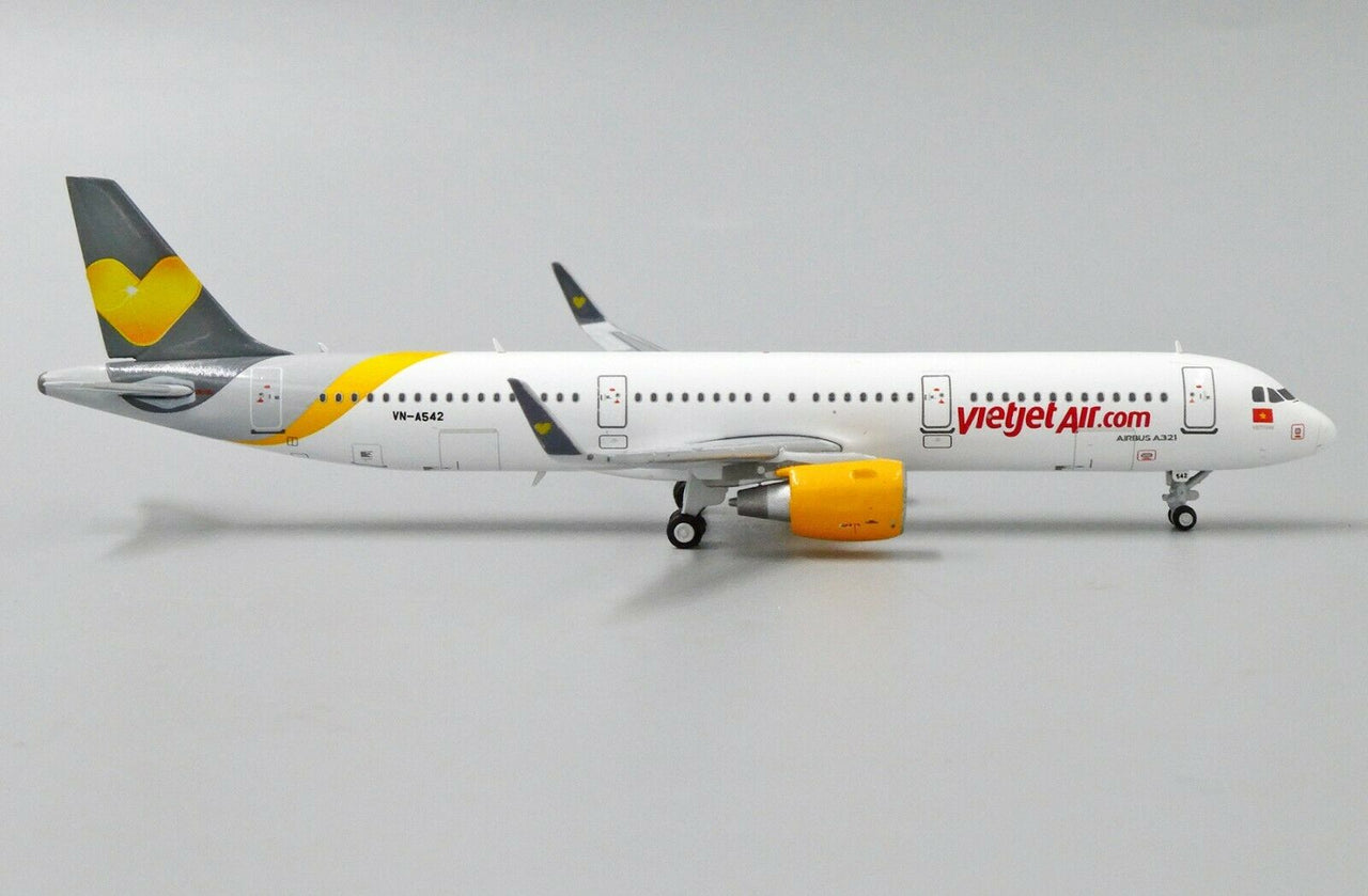 Vietjet Airlines Airbus A321 Airplane Model VN-A542 (1/400 Scale)