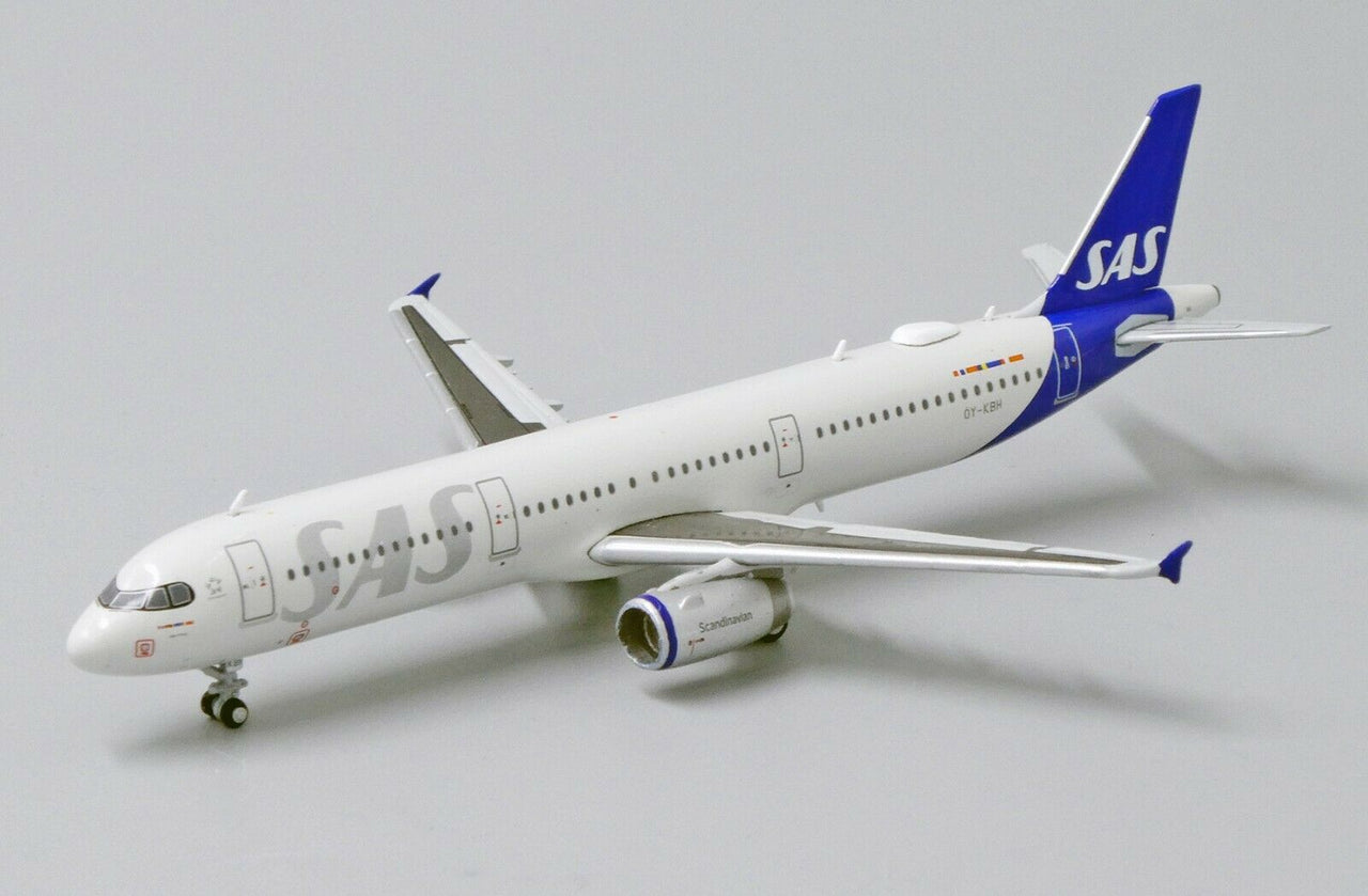 Scandinavian Airlines SAS Airbus A321 Airplane Model OY-KBH (1/400 Scale)