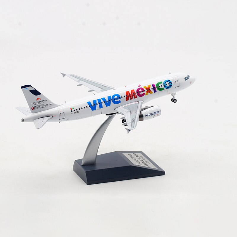 Vive Mexico Airbus A320 Airplane Model (1/200 Scale)